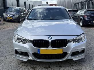 BMW 3-serie 320i Executive picture 2