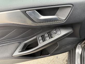 Ford Focus 1.0 EcoBoost Hybrid Titanium picture 14