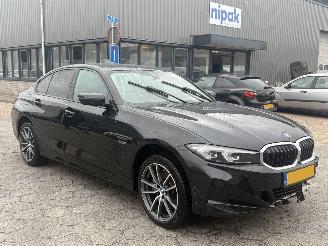 uszkodzony samochody osobowe BMW 3-serie 330e 2023/7