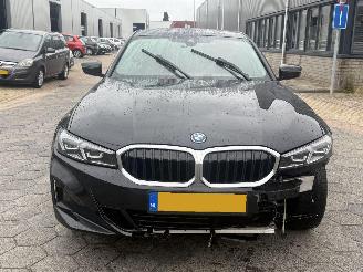 BMW 3-serie 330e M picture 2