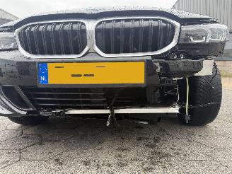 BMW 3-serie 330e M picture 9