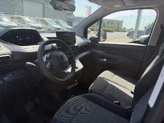 Peugeot e-Partner 136 L2 50 kWh picture 12