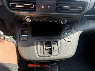 Peugeot e-Partner 136 L2 50 kWh picture 20