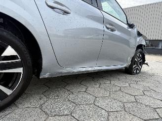 Peugeot 208 1.2 Hybrid 110 e-DCS6 Allure picture 5