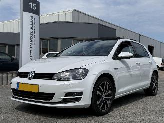 Vaurioauto  passenger cars Volkswagen Golf 1.2 TSI Comfortline PANO 2014/3