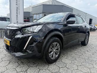Vaurioauto  passenger cars Peugeot 2008 1.2 PureTech Active Pack 2023/6