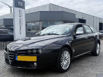 Vaurioauto  passenger cars Alfa Romeo 159 Sportwagon 1.7 T Distinctive 2010/3