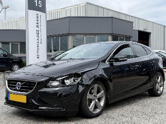 uszkodzony samochody osobowe Volvo V-40 1.6 T3 Momentum 2012/8