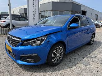 krockskadad bil auto Peugeot 308 SW 1.2 PureTech Blue Lease Allure 2021/1