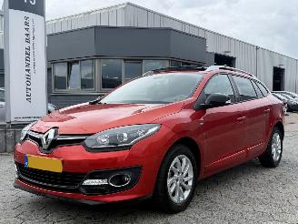 krockskadad bil auto Renault Mégane Estate Panoramadak 1.2 TCe Limited 2016/6