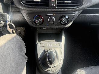 Hyundai I-10 1.0 Premium AUTOMAAT picture 18