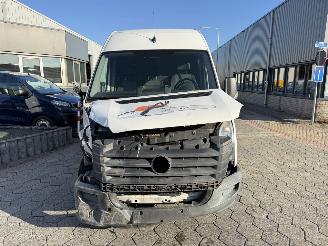 Volkswagen Crafter 35 2.0 TDI L2H1 picture 2