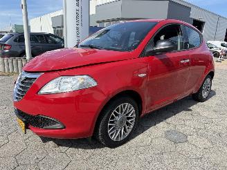 uszkodzony samochody osobowe Lancia Ypsilon 0.9 TwinAir Silver 2013/3