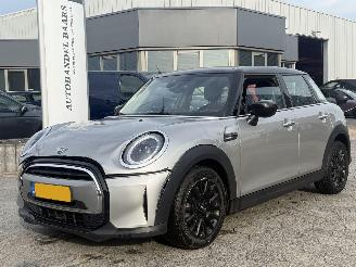 krockskadad bil auto Mini Cooper 1.5 Cooper Camden Edition AUTOMAAT 2024/1