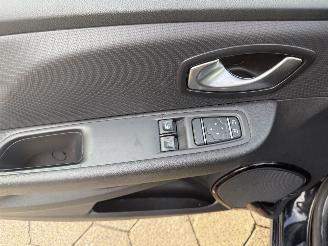Renault Clio 0.9 TCe Limited picture 15