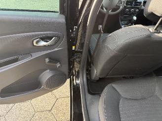 Renault Clio 0.9 TCe Limited picture 11