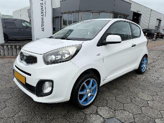 Vaurioauto  passenger cars Kia Picanto 1.0 CVVT Airco 2012/6