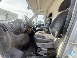 Peugeot Boxer 435 2.2 BlueHDi 140 L2H1 Zwaar Premium picture 8