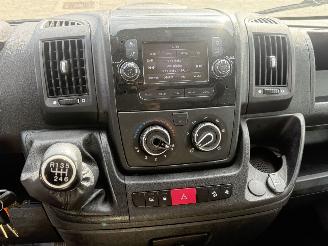 Peugeot Boxer 435 2.2 BlueHDi 140 L2H1 Zwaar Premium picture 10