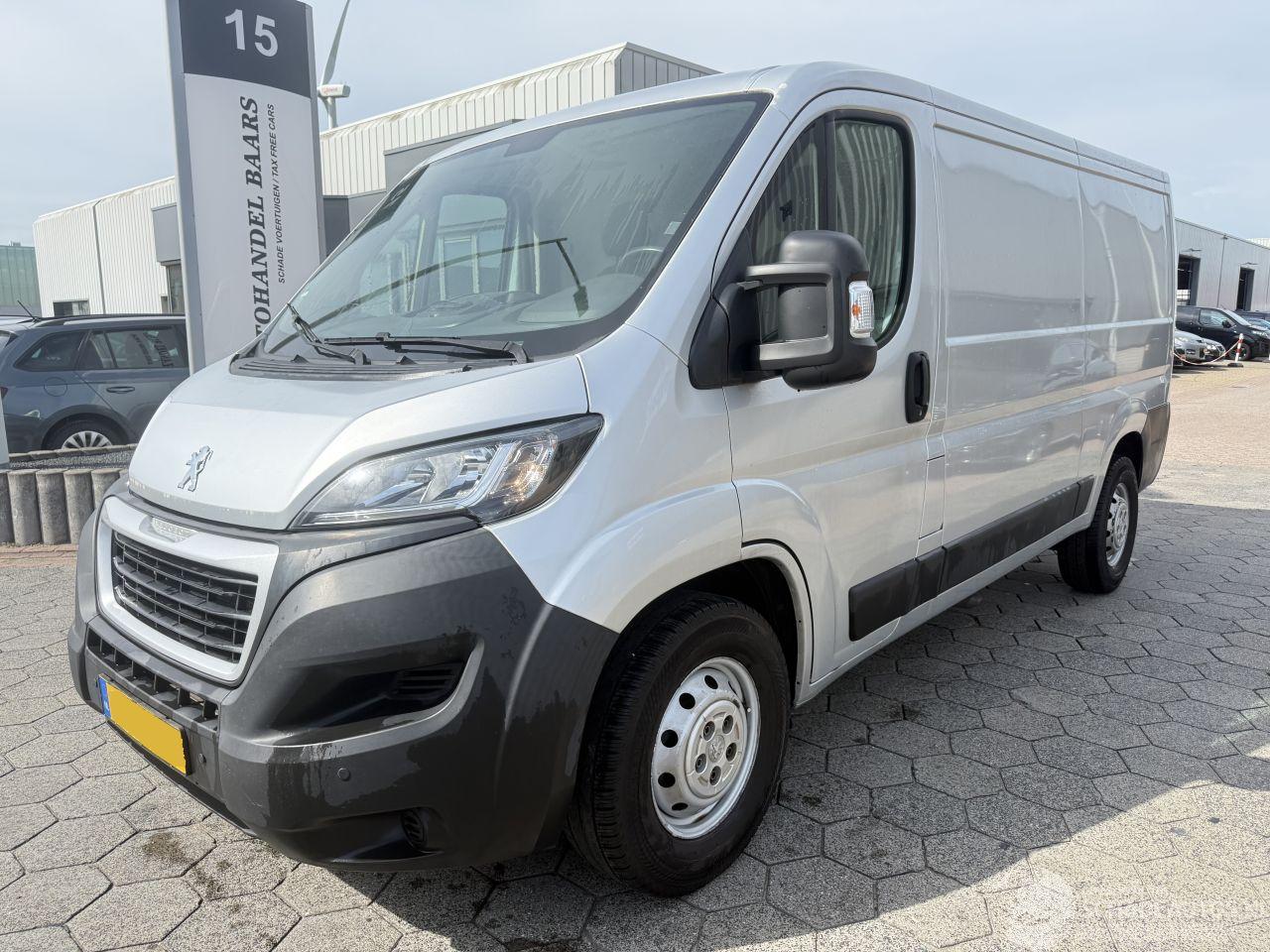 Peugeot Boxer 435 2.2 BlueHDi 140 L2H1 Zwaar Premium
