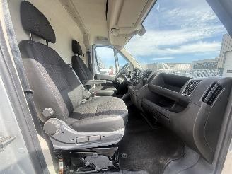 Peugeot Boxer 435 2.2 BlueHDi 140 L2H1 Zwaar Premium picture 7