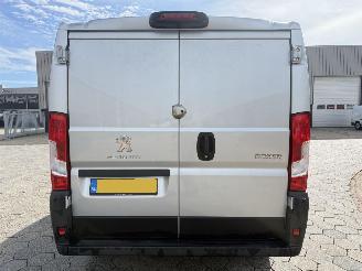 Peugeot Boxer 435 2.2 BlueHDi 140 L2H1 Zwaar Premium picture 5