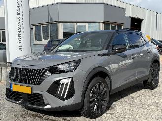 Unfallwagen Peugeot 2008 1.2 Hybrid 136 GT 2020/12