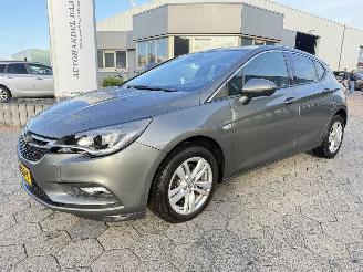 Schadeauto Opel Astra 1.6 CDTI AUTOMAAT Innovation 2016/10