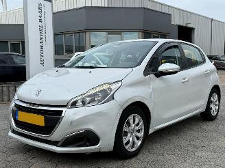 uszkodzony samochody osobowe Peugeot 208 1.2 PureTech Active 2015/11