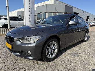 Unfallwagen BMW 3-serie 320i High Executive 2012/5