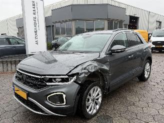 Schadeauto Volkswagen T-Roc T-ROC 1.5 TSI Life Edition 2024/4