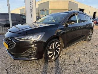 Unfallwagen Ford Focus Wagon 1.0 EcoBoost Hybrid Titanium Style 2022/8