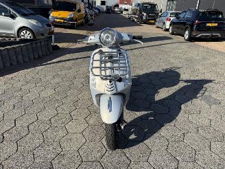 Vespa  Primavera 2T picture 2