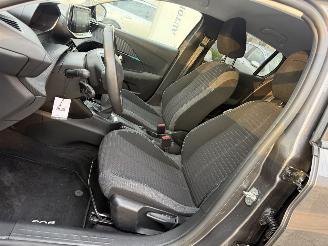 Peugeot 208 1.2 PureTech Style picture 10