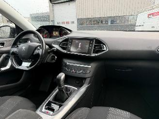 Peugeot 308 SW 1.2 PureTech Allure picture 20