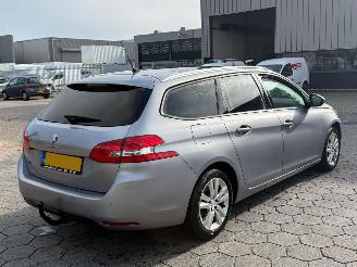 Peugeot 308 SW 1.2 PureTech Blue Lease Executive picture 4