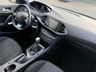 Peugeot 308 SW 1.2 PureTech Blue Lease Executive picture 13