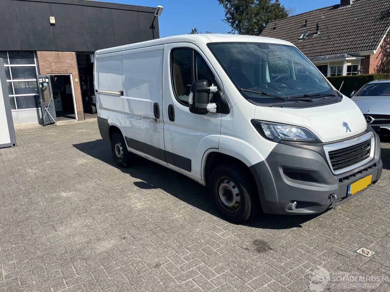 Peugeot Boxer 2.0 HDI  BLEU HDI PREMIUM PACK