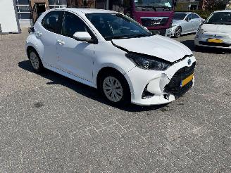 Schadeauto Toyota Yaris 1.5 HYBRID. ACTIVE AUTOMAAT. 2022/5