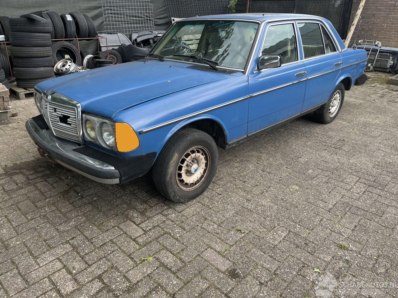 Mercedes 200-300D 300 D.AUTOMAAT   usa import.