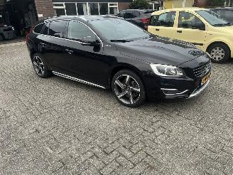 skadebil auto Volvo V-60 2.4 D6 AWD Plug-In Hybrid Summum VOLLE AUTO !! 2013/12