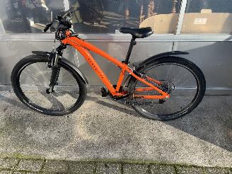 Vaurioauto  bicycles Batavus  mountinbike EXPL 500 rockrider. 2023/5