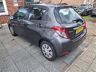 Toyota Yaris 1.3i automaat picture 4