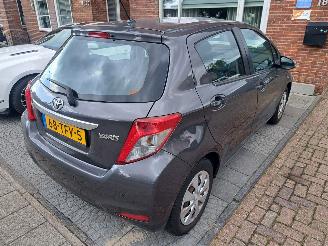 Toyota Yaris 1.3i automaat picture 5