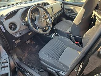 Toyota Yaris 1.5 hybrid automaat picture 3