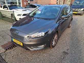 uszkodzony samochody osobowe Ford Focus 10.i titanium 2017/7