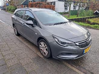 Vaurioauto  passenger cars Opel Astra SPORTS TOURER 1.0i online edition 2018/1