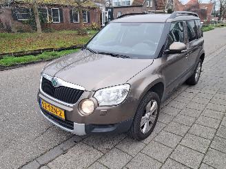 Vaurioauto  passenger cars Skoda Yeti 1.2tsi tour 2012/1