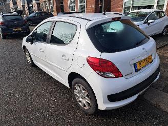 Peugeot 207 1.4i acces lite picture 5