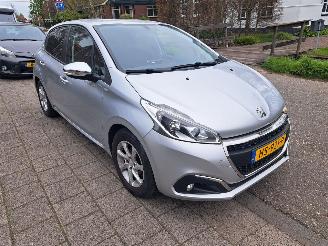 krockskadad bil auto Peugeot 208 1.2 pure tech urban 40097km nap 2016/1